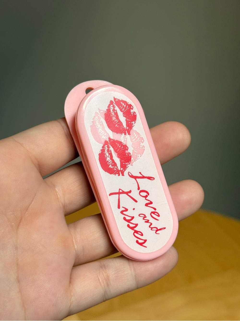 Love and Kisses Pink Vintage Clip Magnet by Dakin INC c1989 Taiwan Valentine's
